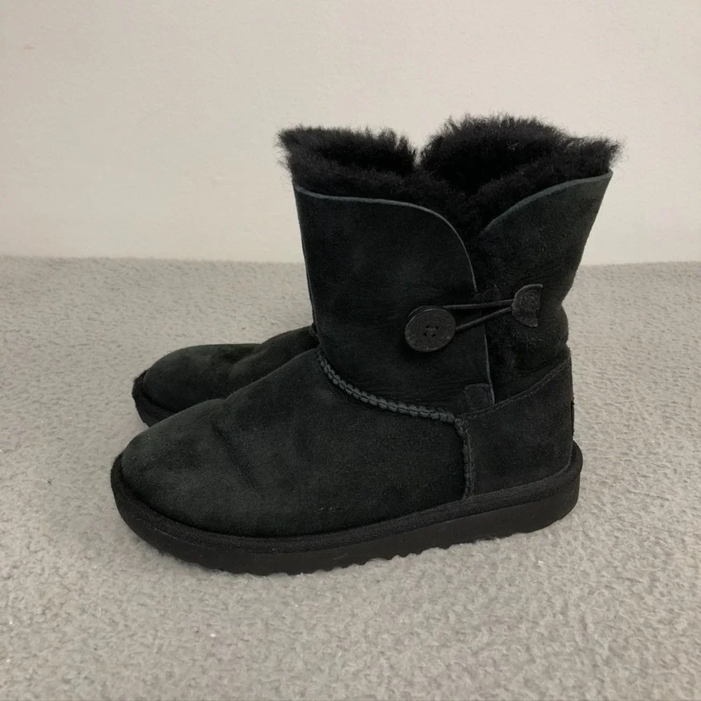 Ugg Bailey Button‎ II Boots Girls 2 Black Suede Shearling Lined Pull On Winter